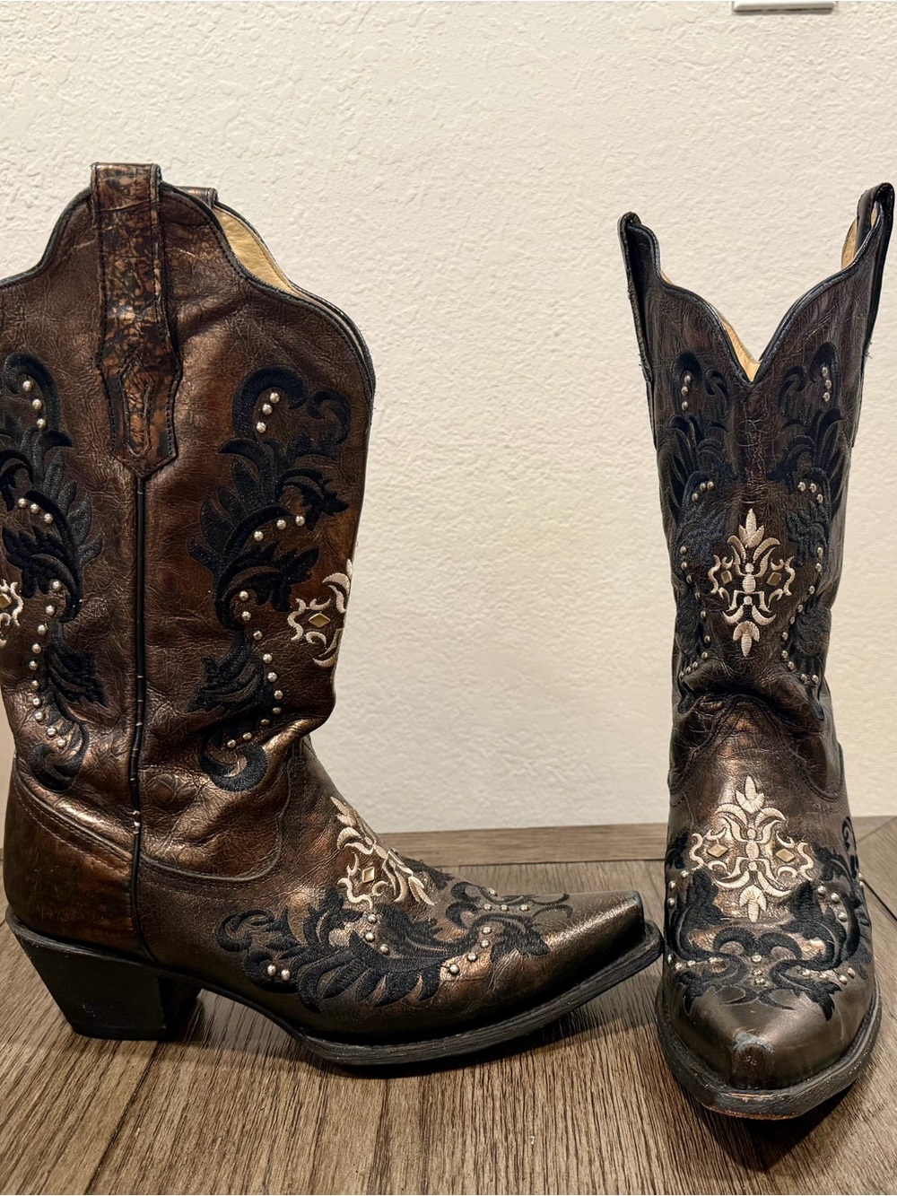 Corral Cowboy Boots Womens 10M Embroidered Studded Leather Western Snip Toe